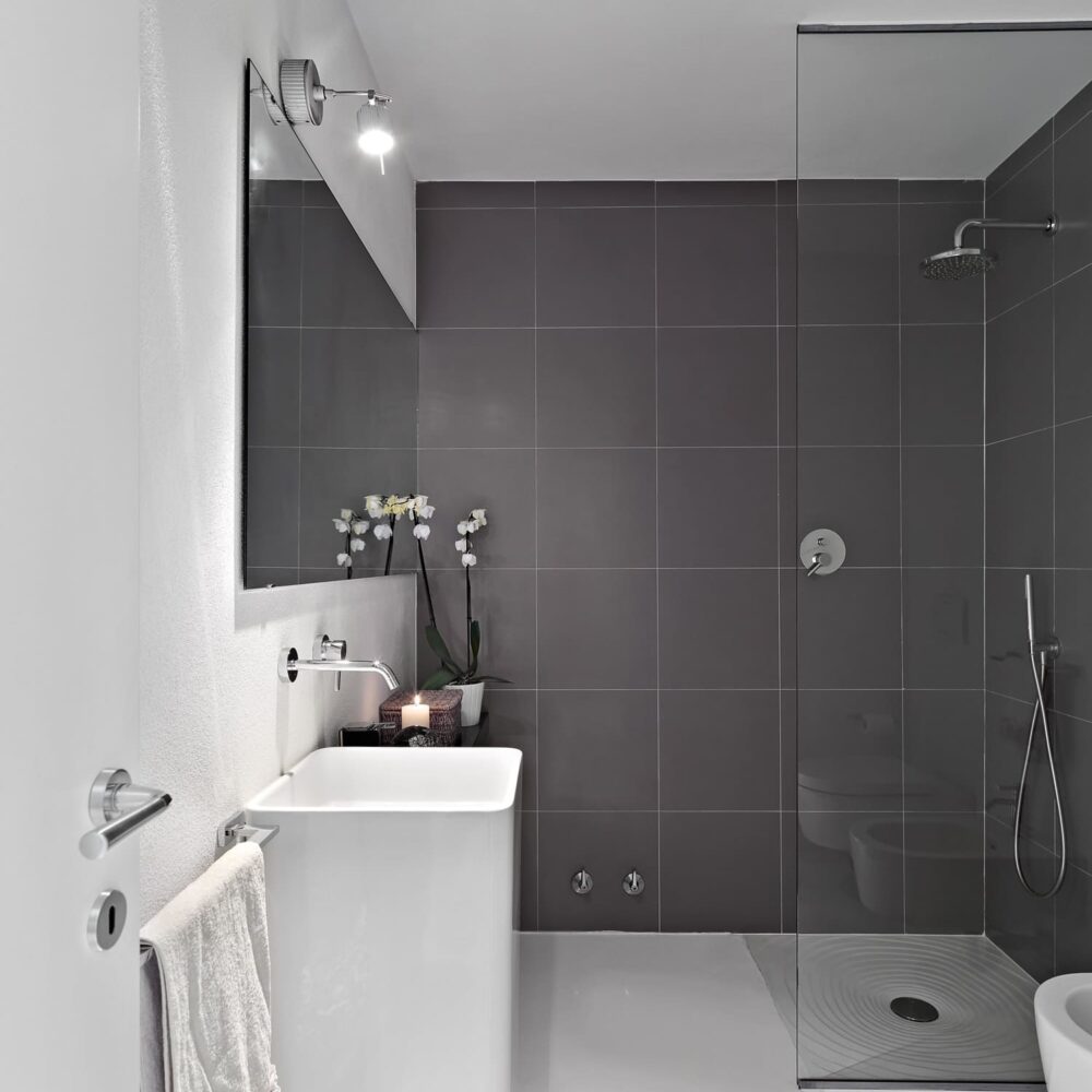 interiors-of-the-modern-bathroom-with-shower-cubicle